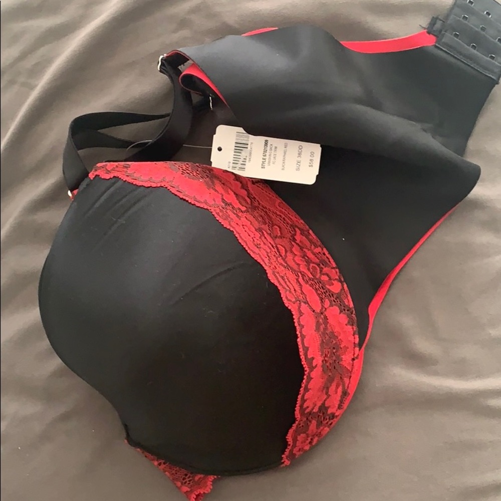 Full coverage bra with lace trim